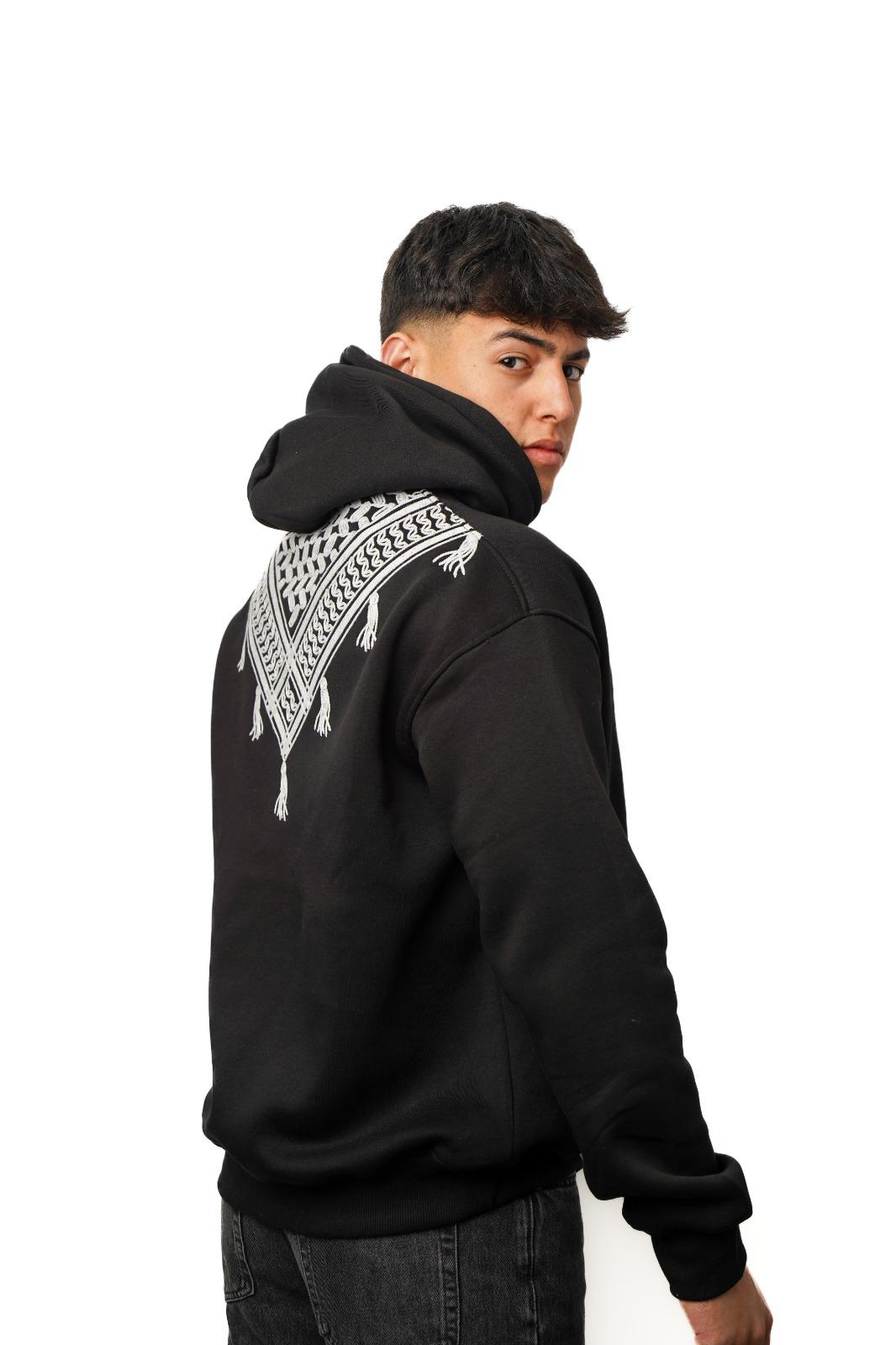 هودي الكوفية المطرّزة (صوف) — أسود